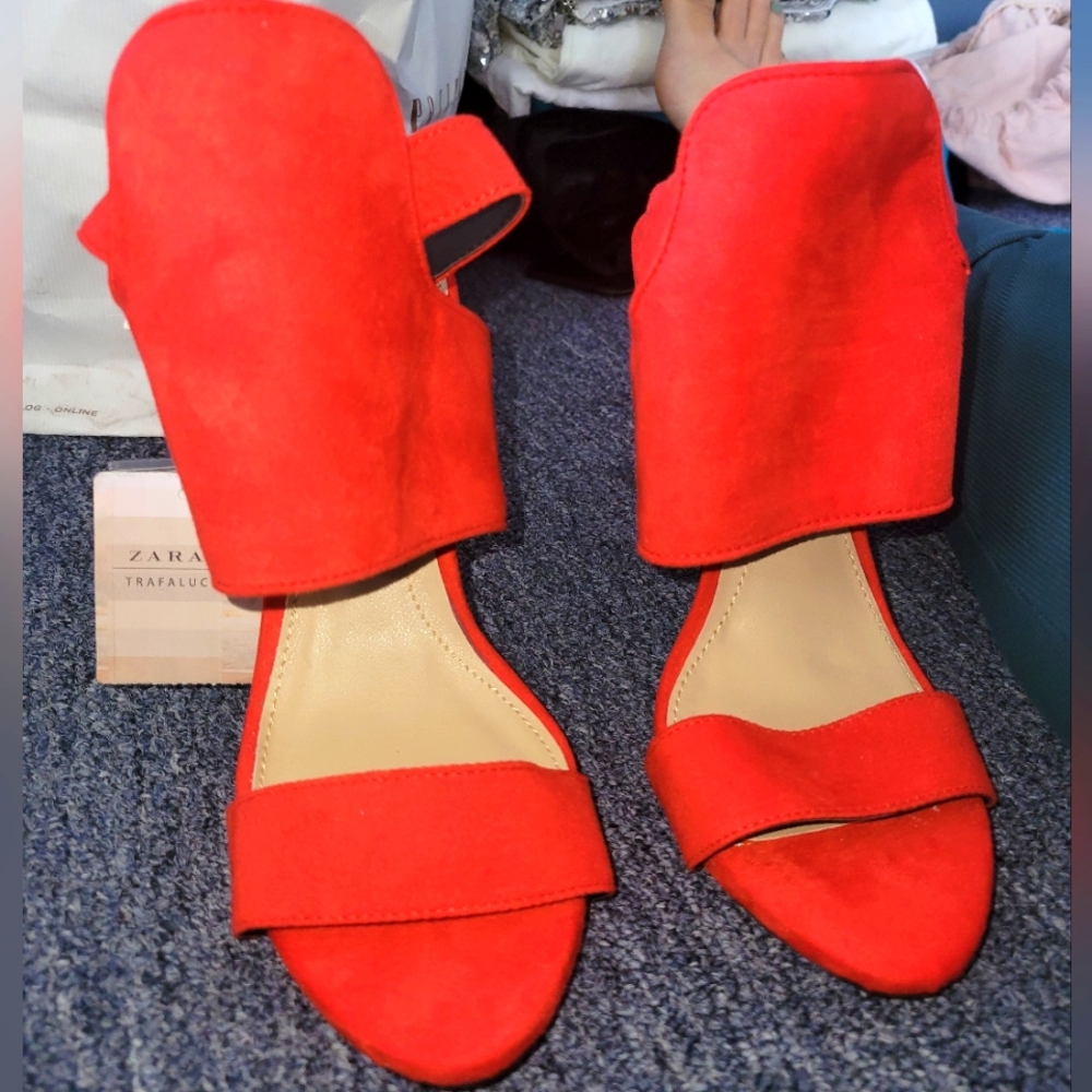NWT Zara sz 7 heels suede